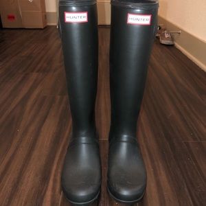 Hunter rain boots-matte black
